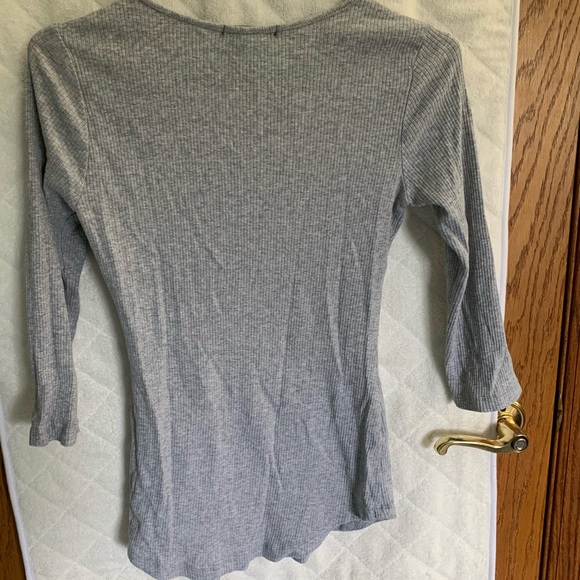 Grey shirt w/keyhole cut - Picture 4 of 6